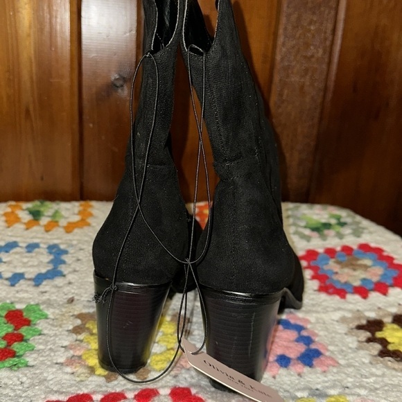 NWT Olivia & Kate Boots Size 9 - Picture 2 of 10